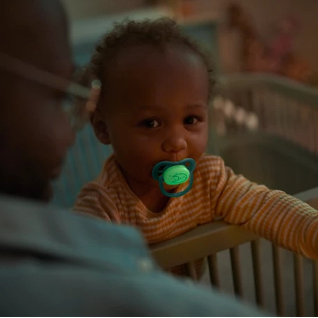 Philips Avent Ultra Air Symmetrical Night Time Soother (6-18m)